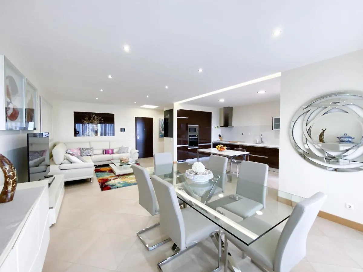 Luxury Condominium Apartment With Swimming Pool #1903 Lagos