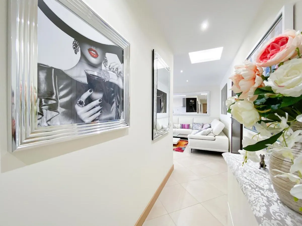 Luxury Condominium Apartment With Swimming Pool #1903 Lagos
